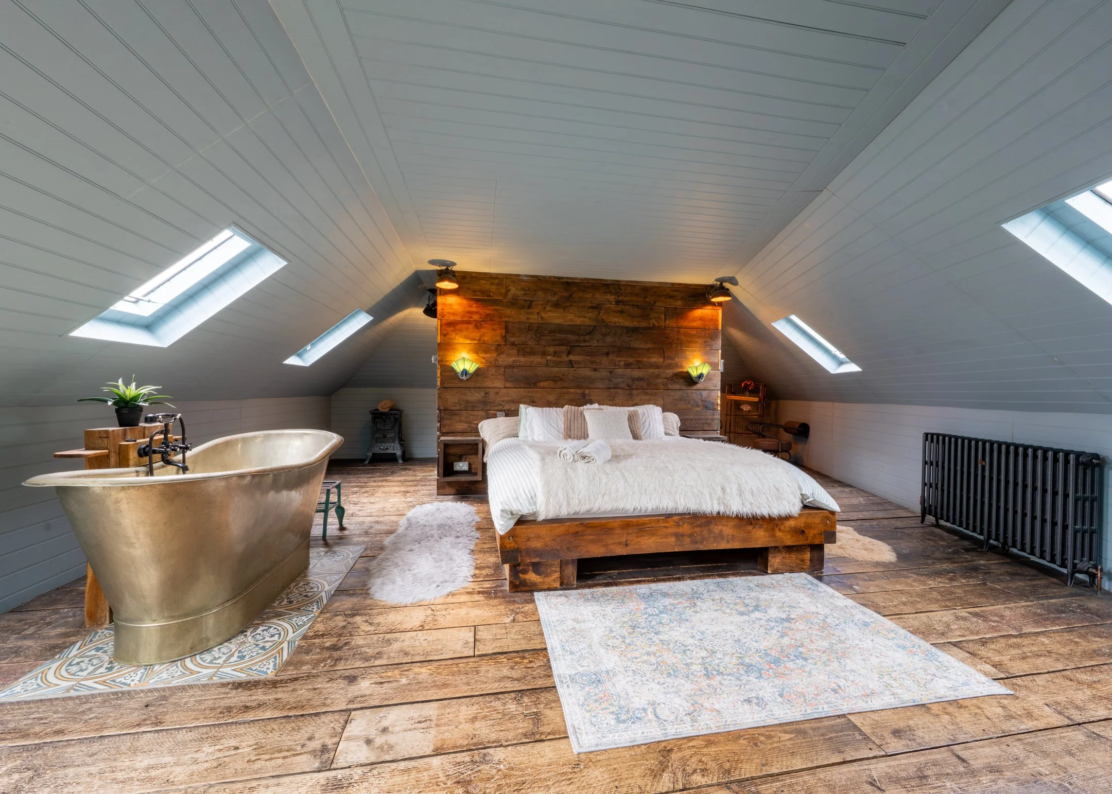 Master bedroom — alternative angle